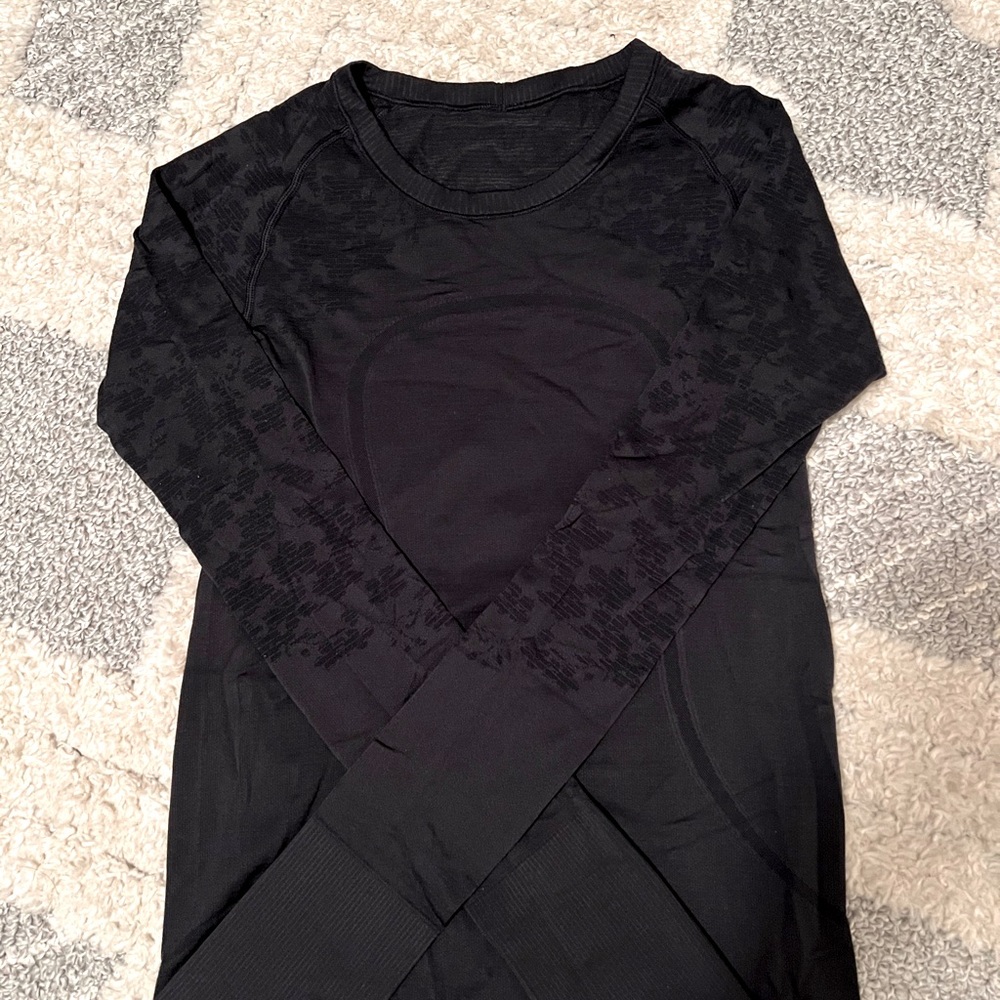 Dark navy Lululemon size 6 swiftly
